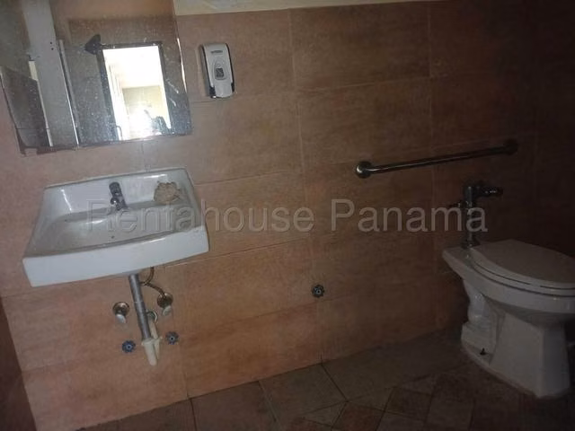 ALQUILER DE LOCAL COMERCIAL EN BRISAS DEL GOLF - Imagen 3