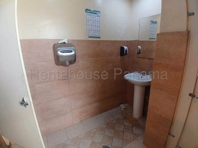 ALQUILER DE LOCAL COMERCIAL EN BRISAS DEL GOLF - Imagen 4