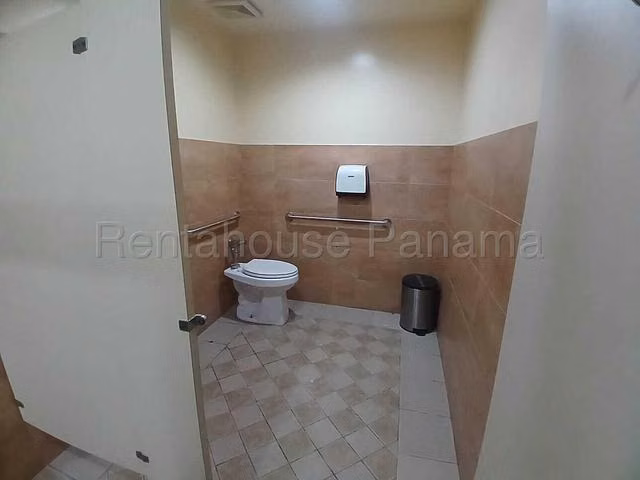 ALQUILER DE LOCAL COMERCIAL EN BRISAS DEL GOLF - Imagen 2