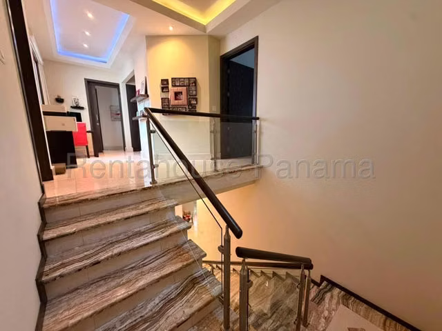 ALQUILER DE CASA EN SANTA MARIA