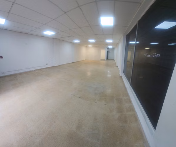 LOCAL COMERCIAL 105 MTS AVENIDA PRINCIPAL ESTACIONAMIENTO FULL VISIBILIDAD