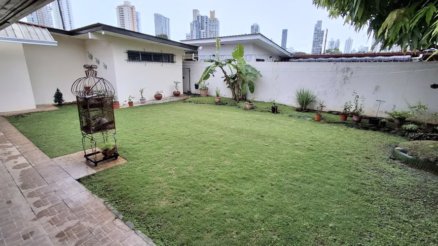 Villa Lilla, San Francisco. House 750mts 5r 4.5b 5est $885,000.00neg