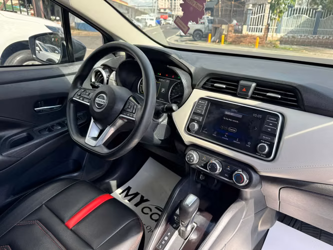 NISSAN VERSA FULL EXTRAS SOLO 40 MIL KMS - Imagen 10