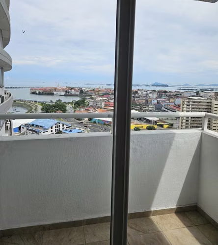 APARTAMENTO CON VISTA AL MAR Y AL CASCO VIEJO