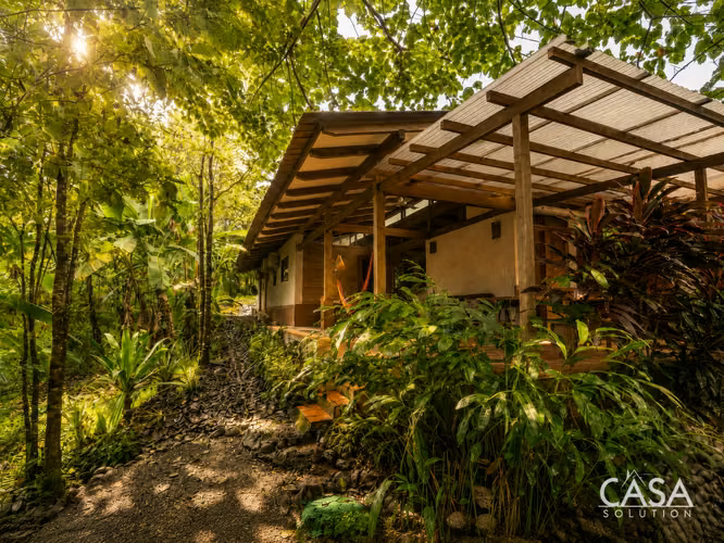 Cómoda Eco-Casa en la Selva en Venta en Torio Hills, Torio - Imagen 1