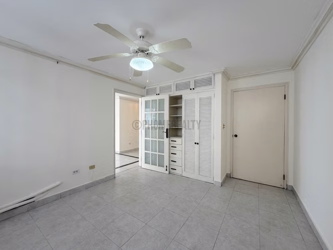 Apartamento de 3 Recámaras en Venta en Marbella – 187 m² con Potencial de Remodelación