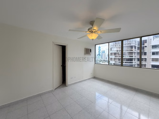 Apartamento de 3 Recámaras en Venta en Marbella – 187 m² con Potencial de Remodelación