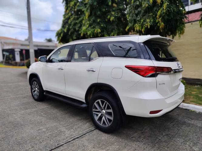 TOYOTA FORTUNER 2020 AUTOMÁTICA 4X4 NEGOCIABLE - Imagen 18