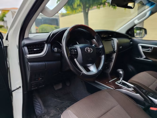 TOYOTA FORTUNER 2020 AUTOMÁTICA 4X4 NEGOCIABLE - Imagen 5