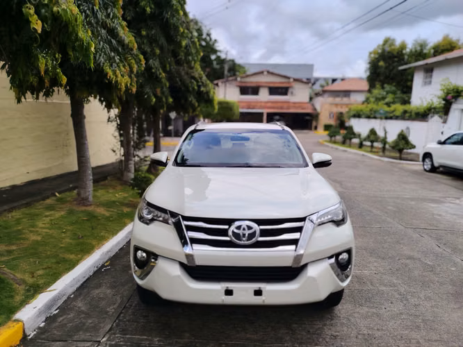 TOYOTA FORTUNER 2020 AUTOMÁTICA 4X4 NEGOCIABLE - Imagen 2