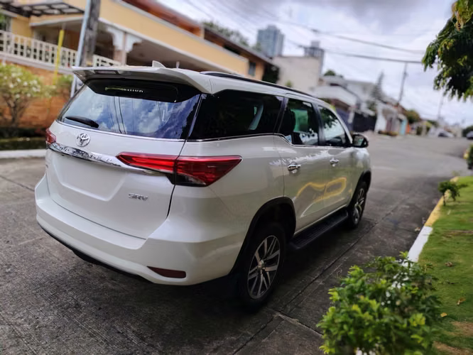 TOYOTA FORTUNER 2020 AUTOMÁTICA 4X4 NEGOCIABLE - Imagen 19