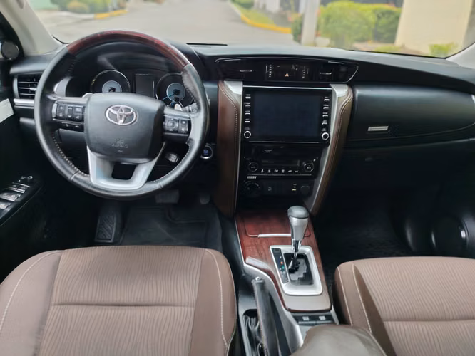 TOYOTA FORTUNER 2020 AUTOMÁTICA 4X4 NEGOCIABLE - Imagen 8