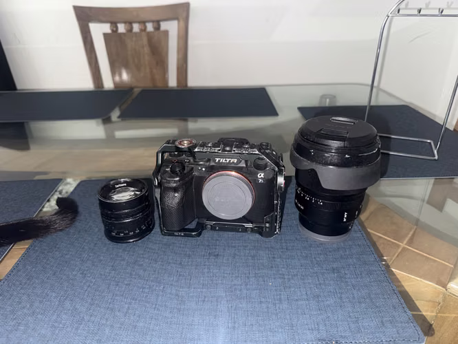 REMATE SONY A7S III + LENTE 50MM F1.4 + ACCESORIOS - Imagen 2