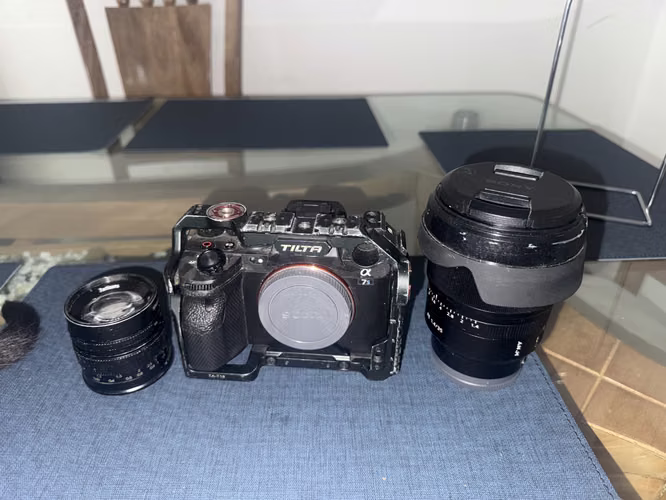 REMATE SONY A7S III + LENTE 50MM F1.4 + ACCESORIOS - Imagen 3