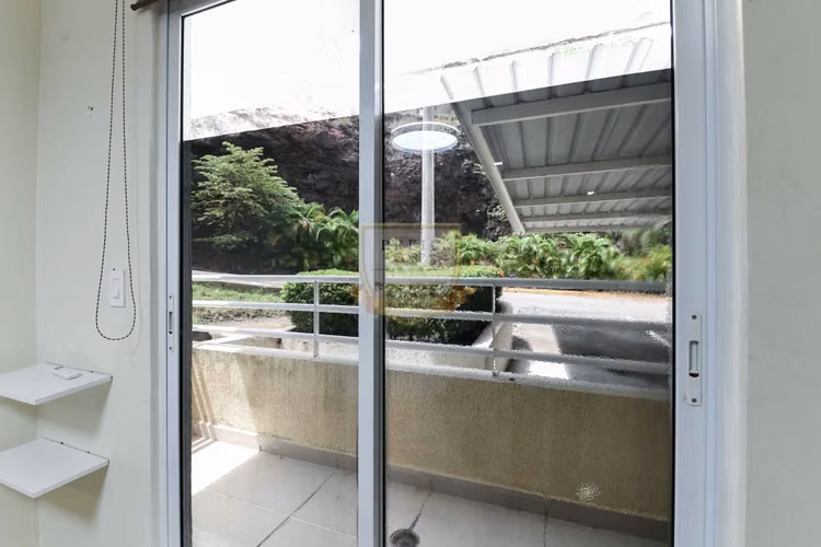 ALQUILER DE APARTAMENTO CON PATIO, ALTAMIRA GARDENS