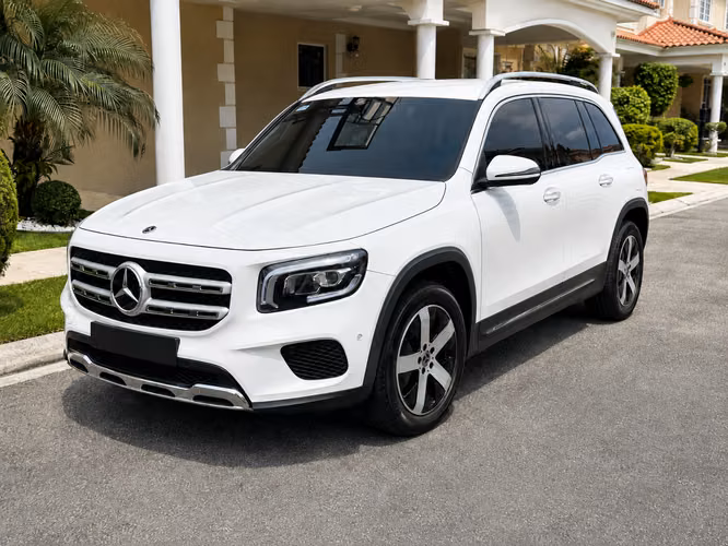 Mercedes-Benz GLB  — Impecable estado