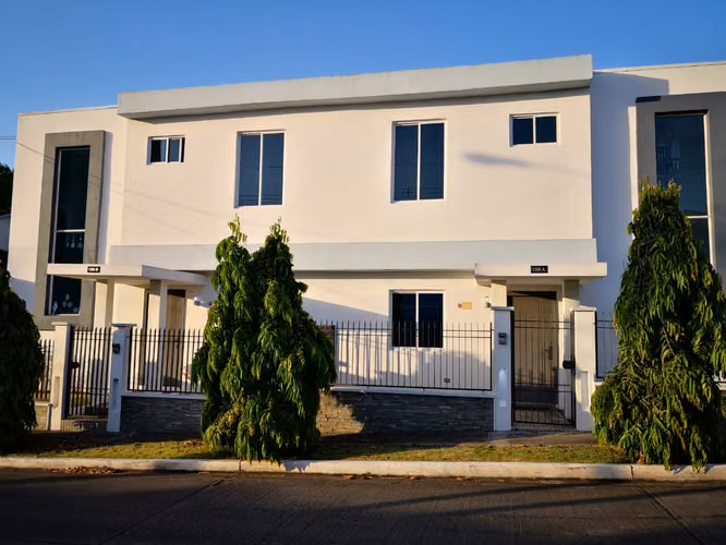 SE ALQUILA MODERNA CASA EN LA ALAMEDA - Imagen 15
