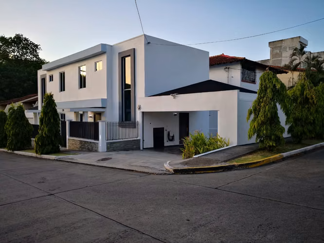 SE ALQUILA MODERNA CASA EN LA ALAMEDA - Imagen 2