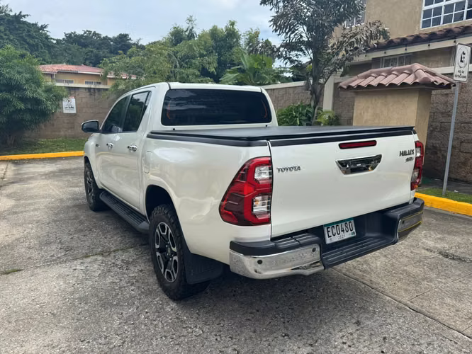 Toyota Hilux 2021 4x4 Automático FULL EXTRAS - Imagen 5