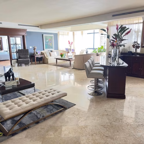 Venta de Oportunidad - P .H. MIRAMAR, Avenida Balboa