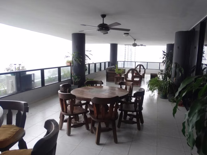 Apartamento en Venta en Avenida Balboa YDU
