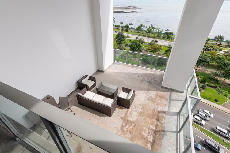 Apartamento Dúplex en Venta en Avenida Balboa YDU