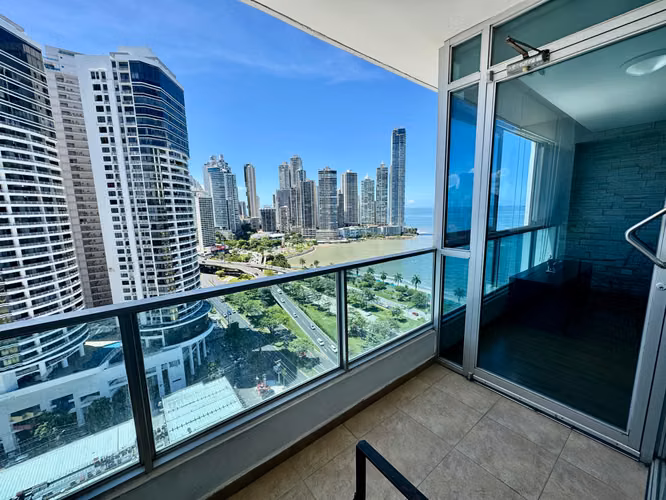 Bayfront Tower · 98 m² · 1 Habitación · Vista a la Bahía