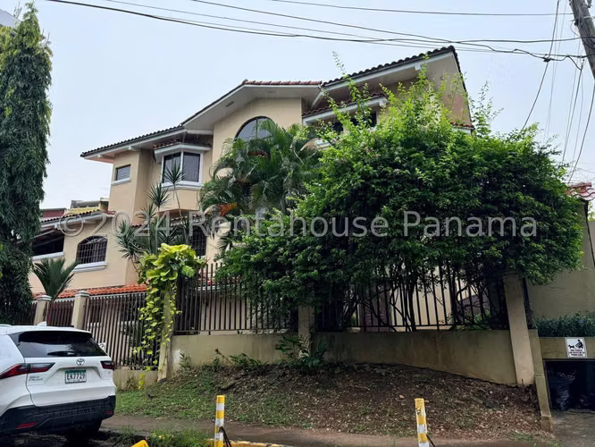 Venta de Amplia Casa con Doble Entrada en El Carmen 27*1692Mfk