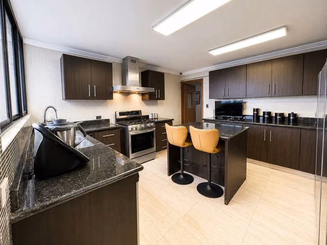 Espectacular Apto en Piso Alto en Ave. Balboa | Frente al Mar | 216 m² | PH Torre del Pacífico