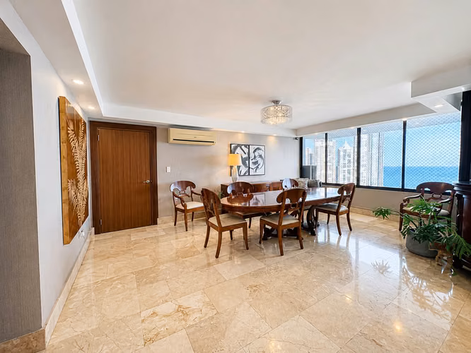 Espectacular Apto en Piso Alto en Ave. Balboa | Frente al Mar | 216 m² | PH Torre del Pacífico