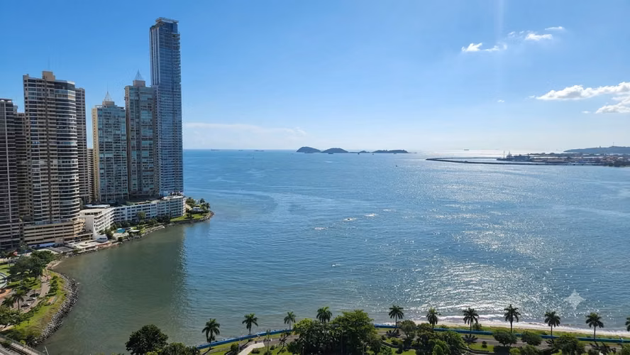 Espectacular Apto en Piso Alto en Ave. Balboa | Frente al Mar | 216 m² | PH Torre del Pacífico