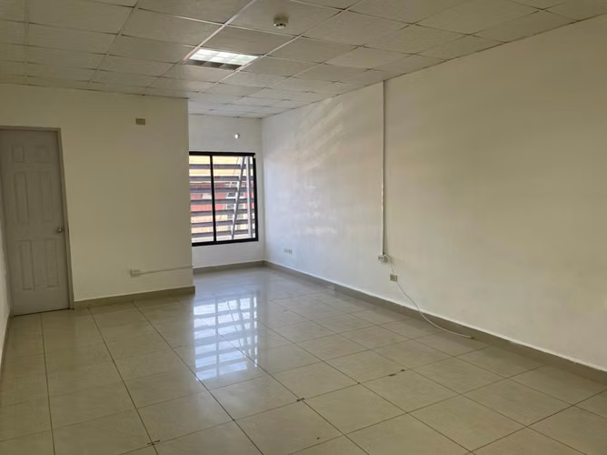 OFICINA PARA ALQUILAR EN AVE. OBALDIA