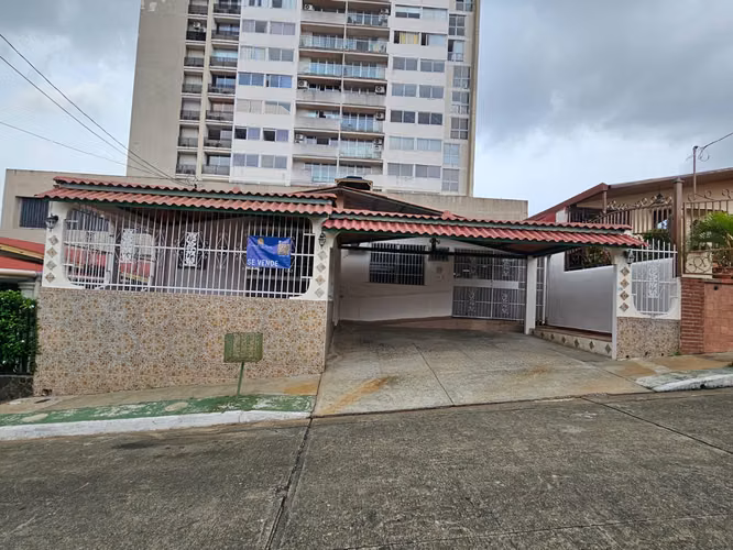 OPORTUNIDAD - SE VENDE CENTRICA CASA EN VILLA LUCRE