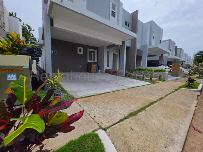 VENTA DE CASA BRISAS DEL GOLF GM
