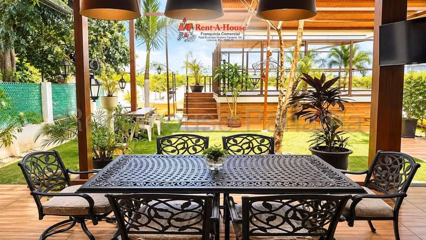Casa En Venta En Chitré YS