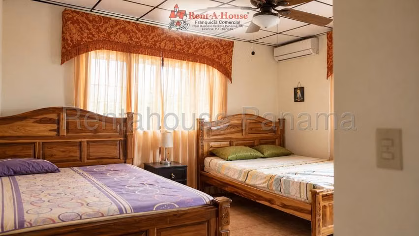 Casa En Venta En Chitré YS