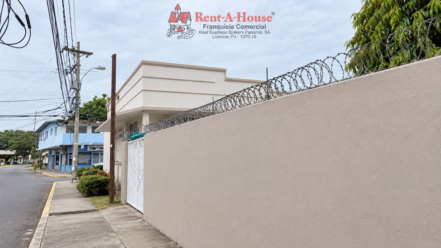 Casa En Venta En Chitré YS