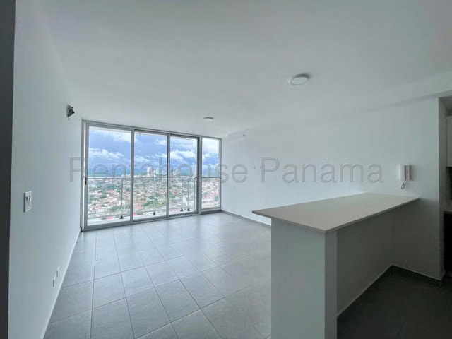Apartamento en Alquiler en Vía España 27LDC1976