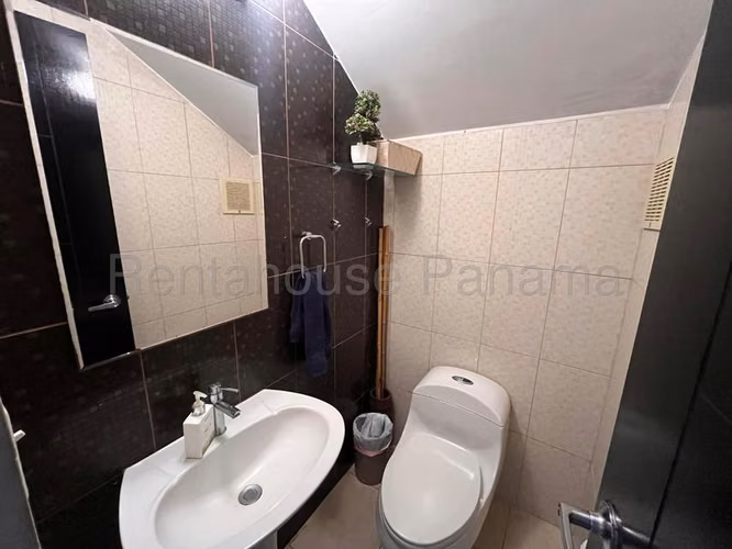 268626. Se vende casa amoblada, 4 recámaras, 4.5 baños, den, 300m