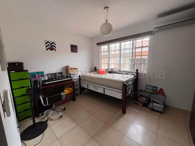 268626. Se vende casa amoblada, 4 recámaras, 4.5 baños, den, 300m