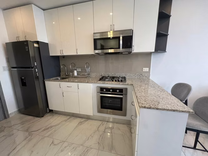 APARTAMENTO AMOBLADO EN CALLE 50 (disponible 1 de octubre) - C.J. - Imagen 3