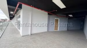 Alquiler de Local Comercial con 43m2 en Avenida Balboa PH The Sands 26-363SR