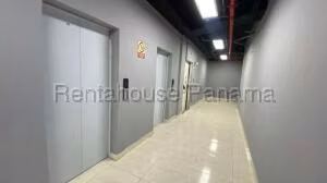 Alquiler de Local Comercial con 43m2 en Avenida Balboa PH The Sands 26-363SR