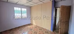 Venta de Casa con 215m2 en Villa Lucre 27-2015SR - Imagen 2