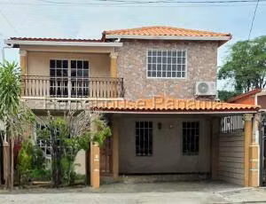 Sale of House with 215m2 in Villa Lucre 27-2015SR