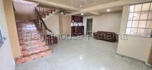 Venta de Casa con 215m2 en Villa Lucre 27-2015SR - Imagen 9