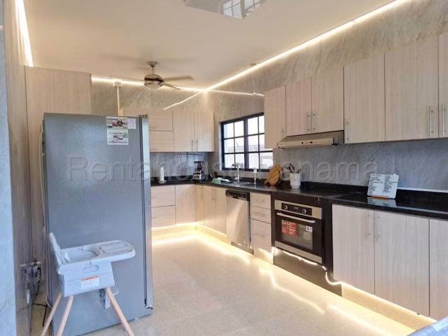 Alquiler de Casa en Costa del Este 27LBR1890 - Imagen 2