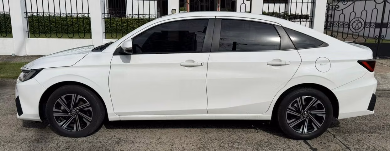 YARIS 2024 AUTOMATICO EN 16,895  al Crédito o al  Contado... - Imagen 4