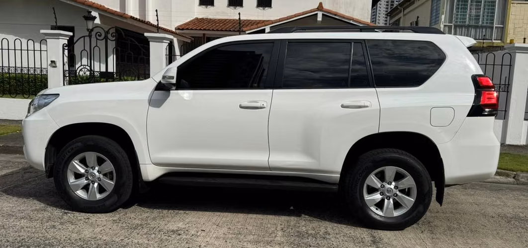 PRADO 2023 AUTOMATICO EN 48,495  al Crédito o al  Contado..