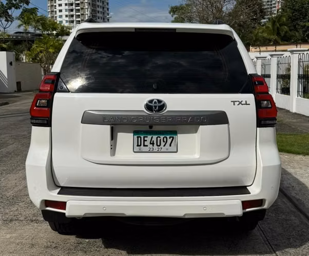 PRADO 2023 AUTOMATICO EN 48,495  al Crédito o al  Contado..